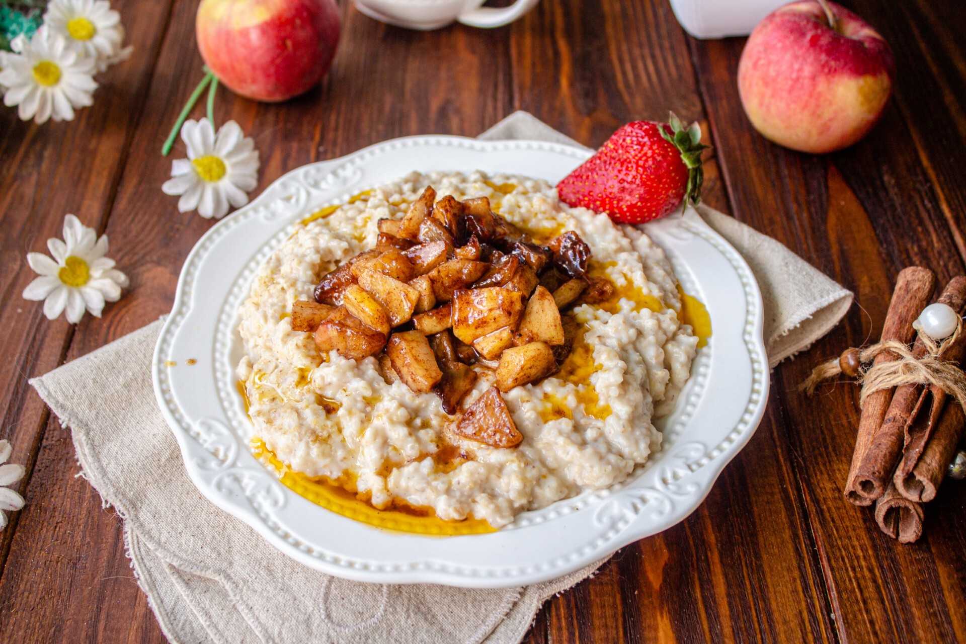 Овсяная каша с грушей и изюмом