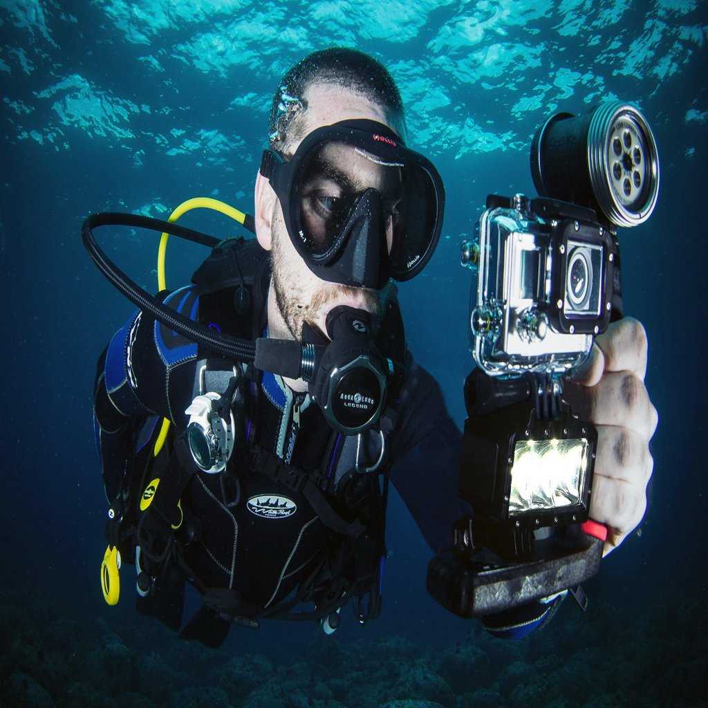 Съемка под водой — это увлечение многих фотографов Фэшн снимки, фотографии подводного мира и даже увлекательные видеоролики, все это вполне достижимо со специальными водостойкими камерами