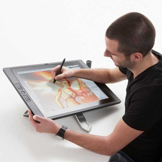 Планшет постоянно. Cintiq 21ux. Wacom 21ux. Планшет для дизайнеров и художников. Графический планшет для проектирования.