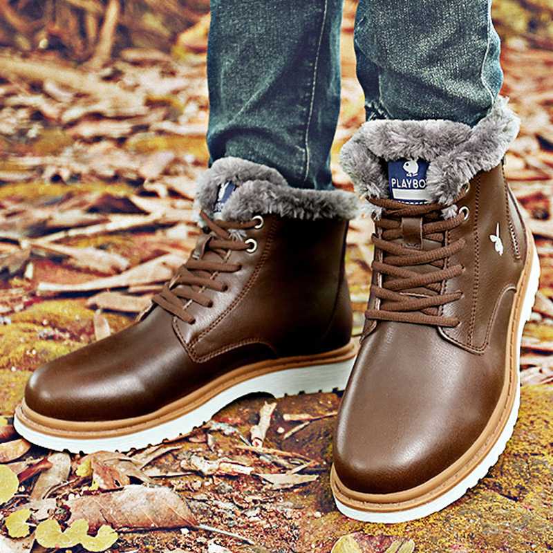 Мужчины в зимней обуви