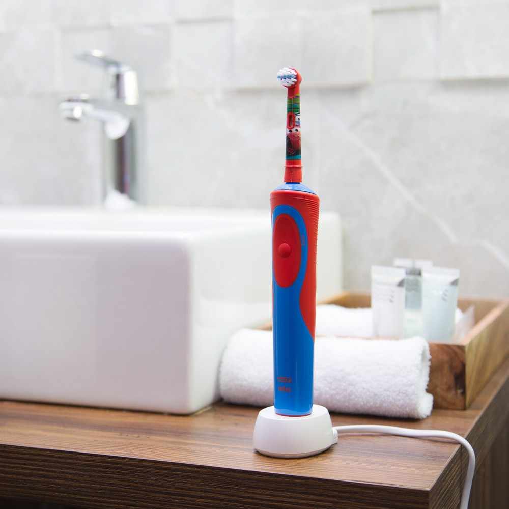 Статья поможет родителям подобрать наиболее качественную зубную щетку для их малыша также в статье будет указано о том, как правильно чистить зубы детям