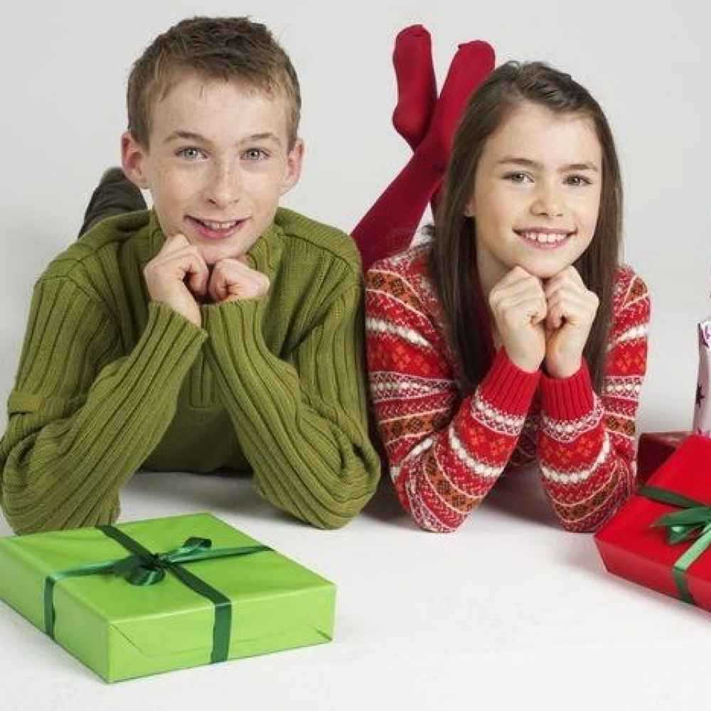 При выборе подарка на Новый год, родители должны следовать трем правилам Интересные подарки для девочек и мальчиков